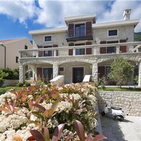 5 bedroom bayside villa with pool near Kotor, sleeps 12